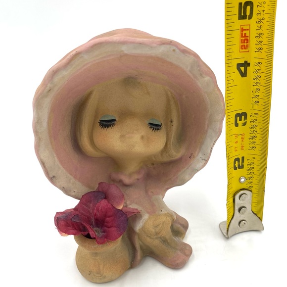 Vintage UCTCI Bisque Girl With Big Pink Bonnet &
Dress Sitting by Vase Figurine - Picture 2 of 12